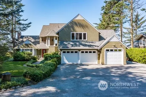 1669 W Beach Rd, Oak Harbor, WA 98277