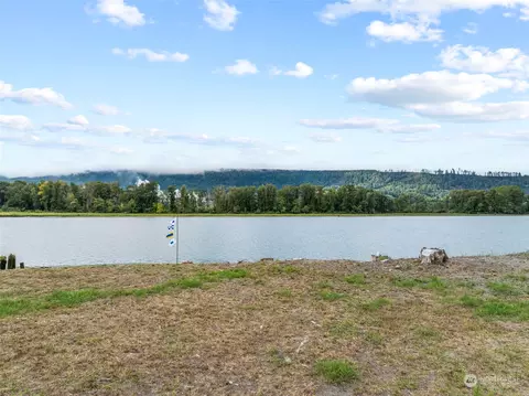 237 W Sunny Sands Rd, Cathlamet, WA 98612