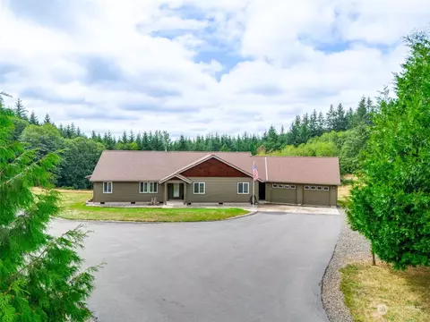 855 S Silver Lake Rd, Castle Rock, WA 98611