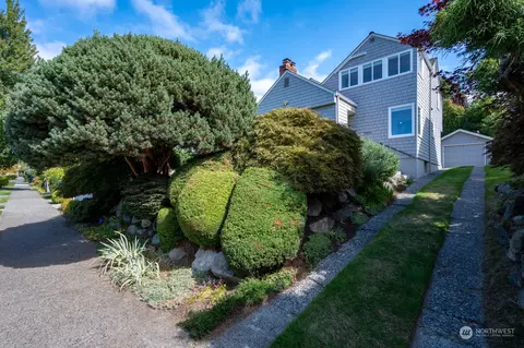 2530 29th Ave W, Seattle, WA 98199