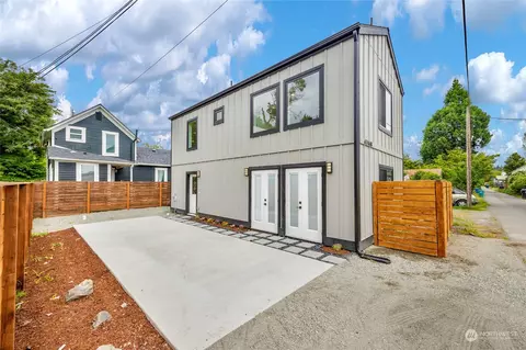 6246 Carleton Ave S #2, Seattle, WA 98108