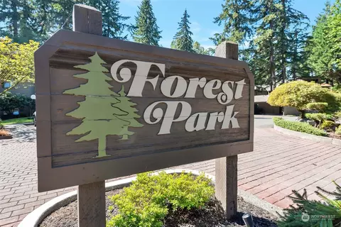 19119 Ballinger Way NE #201, Lake Forest Park, WA 98155