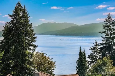 17501 NE 4th Pl, Bellevue, WA 98008