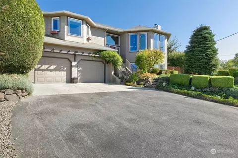 4111 Hillcrest Dr, Yakima, WA 98901