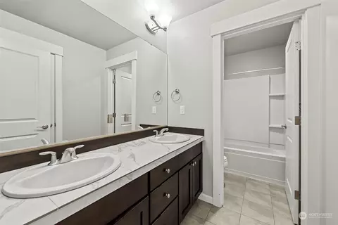 Bath - 10903 NE 194th Dr, Bothell, WA 98011 photo 3 of 4