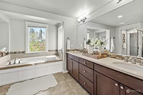 Bath - 10903 NE 194th Dr, Bothell, WA 98011 photo 2 of 4