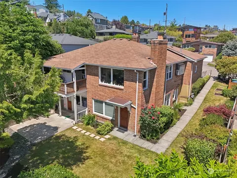2419 W Lynn St, Seattle, WA 98199