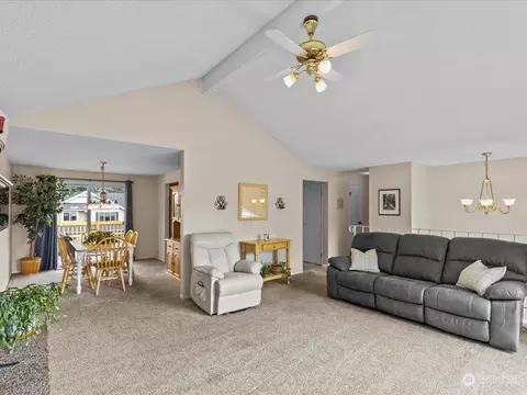 Living - 6129 133rd St SE, Everett, WA 98208 photo 3 of 6