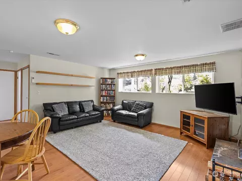 Living - 6129 133rd St SE, Everett, WA 98208 photo 6 of 6