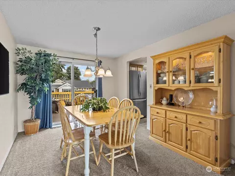 Dining - 6129 133rd St SE, Everett, WA 98208 photo 1 of 2