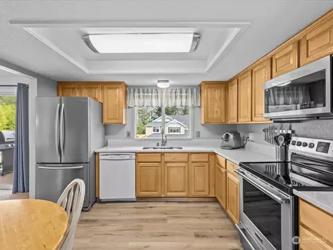 Kitchen - 6129 133rd St SE, Everett, WA 98208 photo 3 of 3