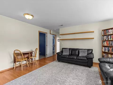 Living - 6129 133rd St SE, Everett, WA 98208 photo 5 of 6