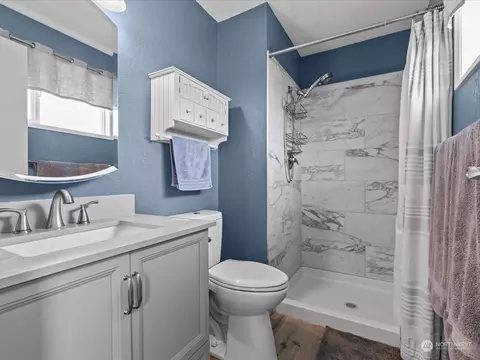 Bath - 6129 133rd St SE, Everett, WA 98208 photo 2 of 2