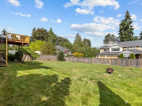 Exterior - 6129 133rd St SE, Everett, WA 98208 photo 7 of 10