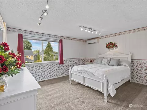 Bedroom - 6129 133rd St SE, Everett, WA 98208 photo 2 of 4