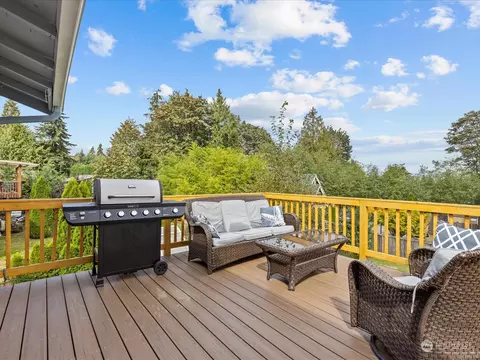 Exterior - 6129 133rd St SE, Everett, WA 98208 photo 6 of 10
