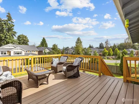 Exterior - 6129 133rd St SE, Everett, WA 98208 photo 5 of 10