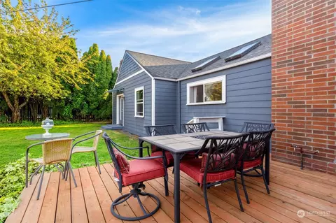 2736 Nome St, Bellingham, WA 98225