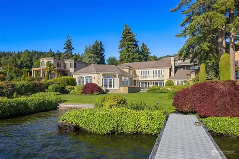 13415 Holmes Point Dr NE, Kirkland, WA 98034