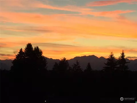3907 Harbel Dr NE, Bremerton, WA 98310