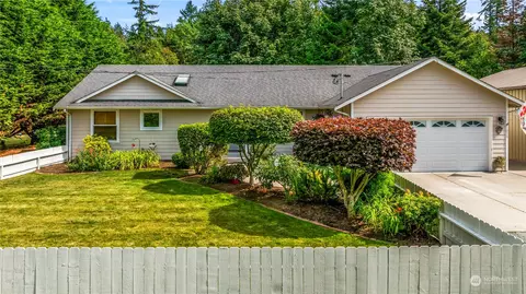 1073 Loganberry Ln, Camano Island, WA 98282