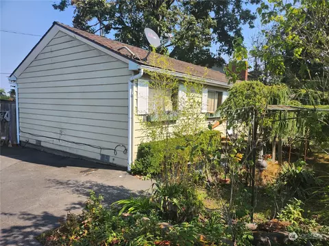 7056 S 128th St, Seattle, WA 98178