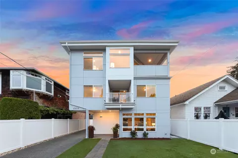 2539 56th Ave SW, Seattle, WA 98116