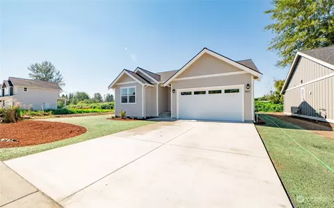 917 Crimson Ct, Nooksack, WA 98276