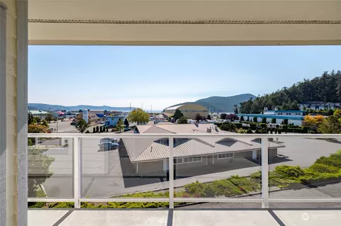 1800 Skyline Way #302, Anacortes, WA 98221