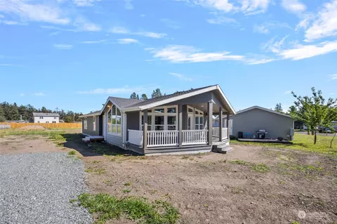 930 Carl Ave, Oak Harbor, WA 98277