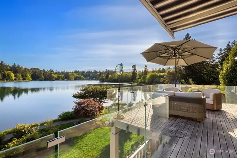 345 Bromley Pl NW, Bainbridge Island, WA 98110