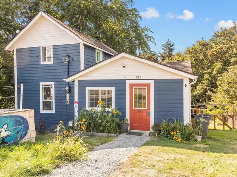 942 Retsil Rd E, Port Orchard, WA 98366