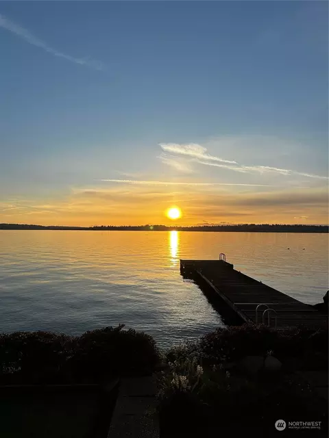 6225 Lake Washington Blvd NE #101, Kirkland, WA 98033