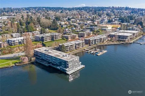 733 Lake St S #203, Kirkland, WA 98033