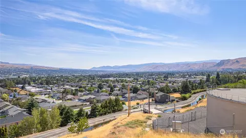 1833 Broadway Pl, Wenatchee, WA 98801