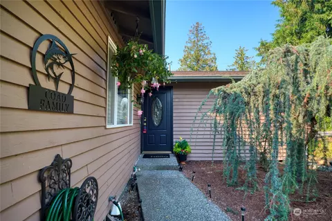 923 N 14th St, Mount Vernon, WA 98273