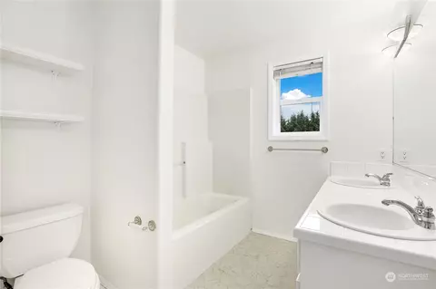 Bath - 15429 148th Avenue Ct E, Orting, WA 98360 photo 4 of 5