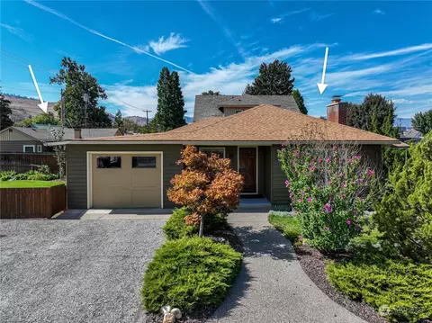 310 S 312 S Bradley St, Chelan, WA 98816
