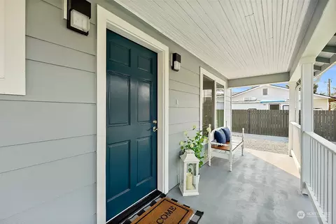 Exterior - 504 Deeded Ln SW, Orting, WA 98360 photo 4 of 13