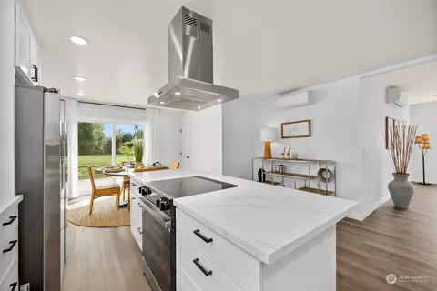 Kitchen - 504 Deeded Ln SW, Orting, WA 98360 photo 4 of 6