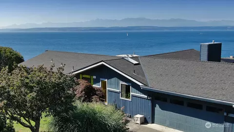 5496 Windmill Ln, Freeland, WA 98249
