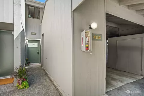 6448 138th Ave NE #404, Redmond, WA 98052