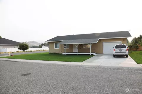 716 Locust St, Omak, WA 98841