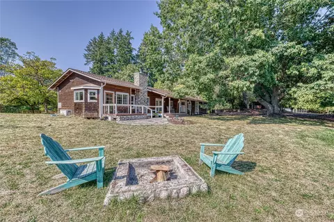 7013 Beach Dr E, Port Orchard, WA 98366