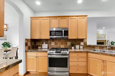 Kitchen - 8621 NE 201st Pl, Bothell, WA 98011 photo 3 of 3