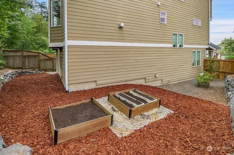 Exterior - 8621 NE 201st Pl, Bothell, WA 98011 photo 2 of 2