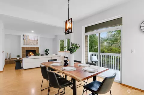 Dining - 8621 NE 201st Pl, Bothell, WA 98011 photo 2 of 5
