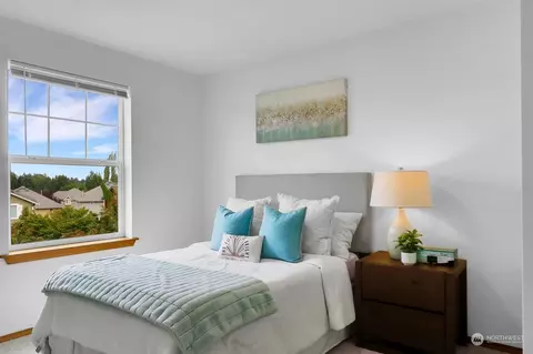 Bedroom - 8621 NE 201st Pl, Bothell, WA 98011 photo 3 of 4