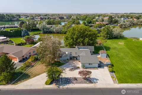 951 S Laguna Dr, Moses Lake, WA 98837