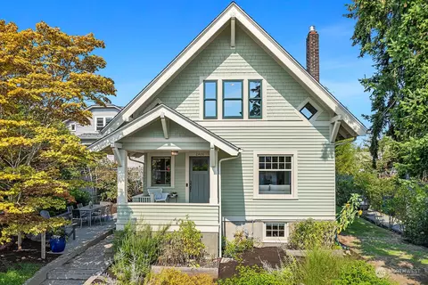 2406 N 44th St, Seattle, WA 98103